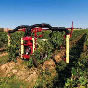 HARDI ZATURN radiálventilátoros vontatott permetezőgép, ideális szőlészetek és gyümölcsösök számára.